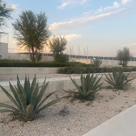 アパート Fajen Sukošan